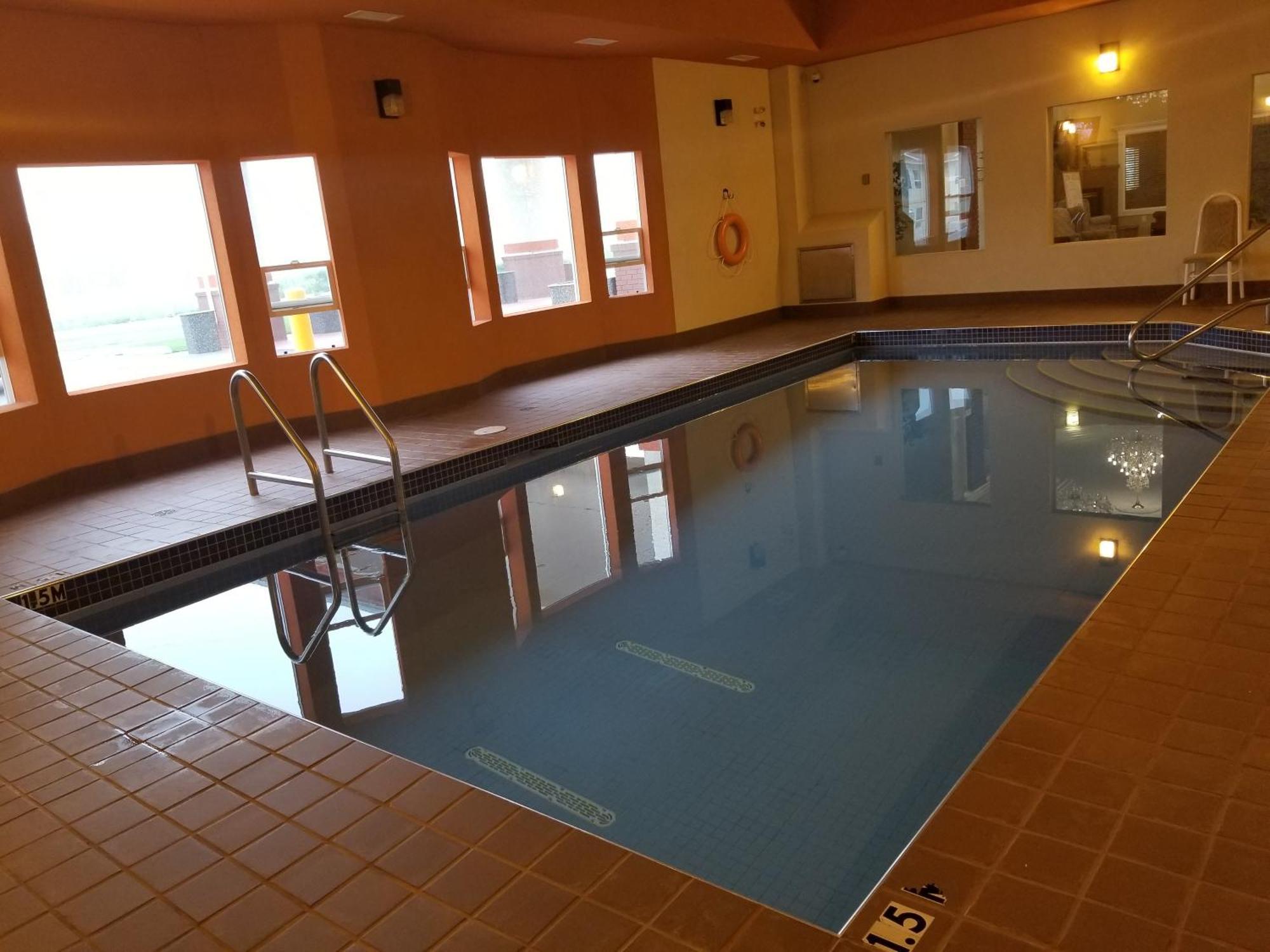 New Imperial Suites Whitecourt Eksteriør billede