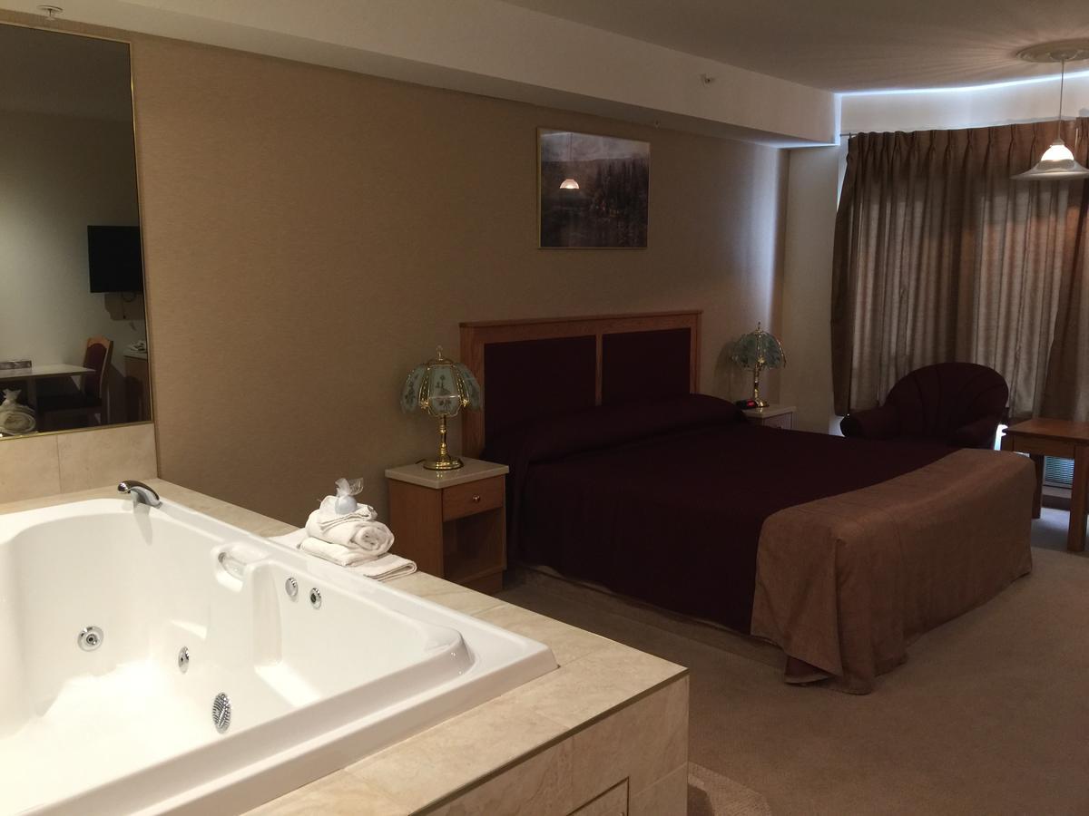 New Imperial Suites Whitecourt Eksteriør billede