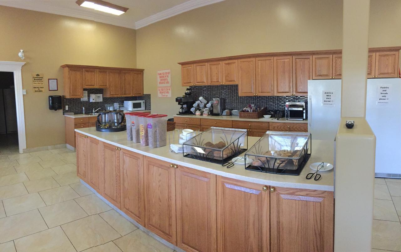 New Imperial Suites Whitecourt Eksteriør billede